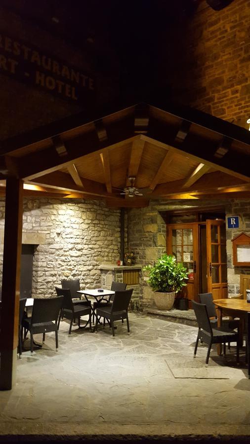 Aparta-Hotel Puertolas Escuer Buitenkant foto